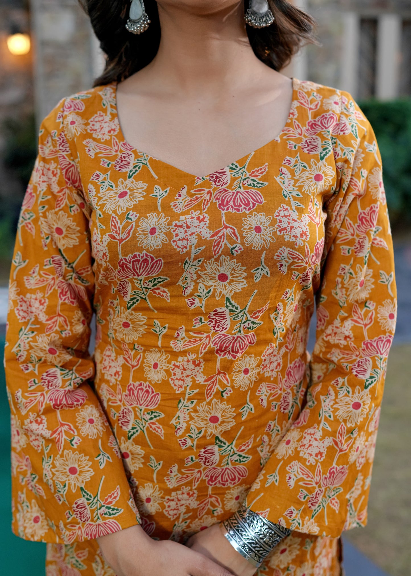 Nayra flaired sleeve kurt