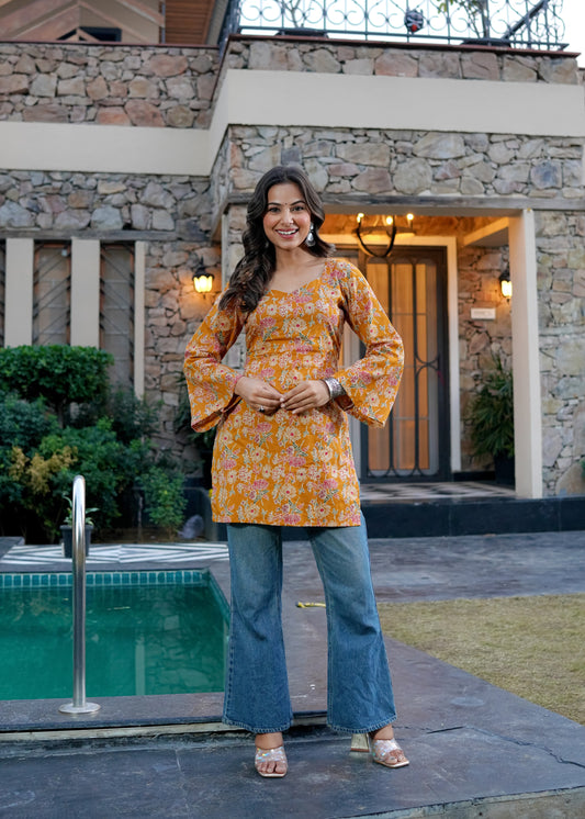 Nayra flaired sleeve kurt