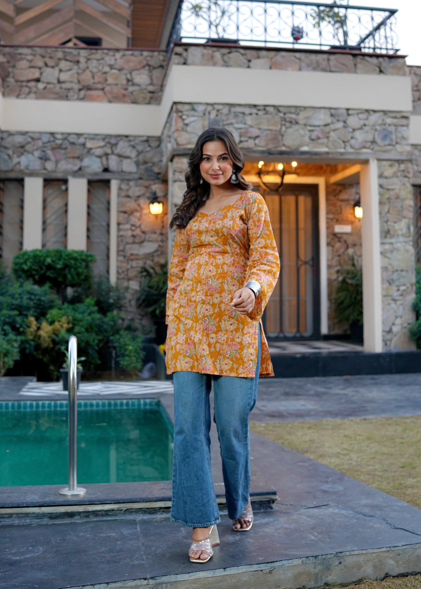 Nayra flaired sleeve kurt