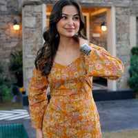 Nayra flaired sleeve kurt