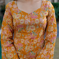 Nayra flaired sleeve kurt